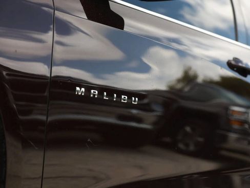 Used 2021 Chevrolet Malibu LS FWD image 3