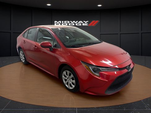 Used 2021 Toyota Corolla LE FWD image 1