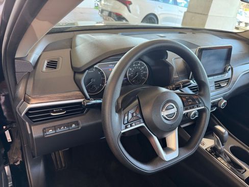 Used 2025 Nissan Altima 2.5 SV image 35