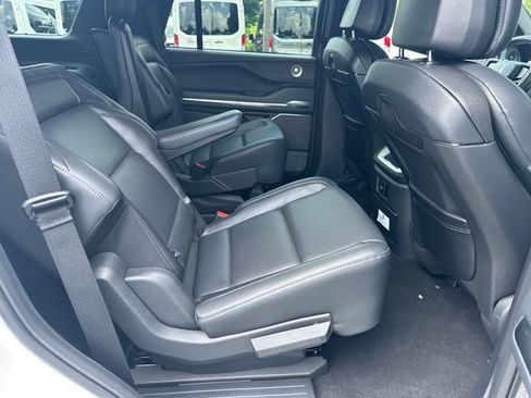 New 2026 Lincoln Navigator Reserve w/ Jet Appearance Package AWD/4WD image 16