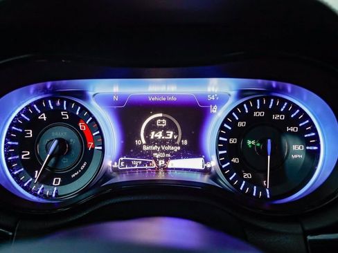 Used 2023 Chrysler 300 C image 24