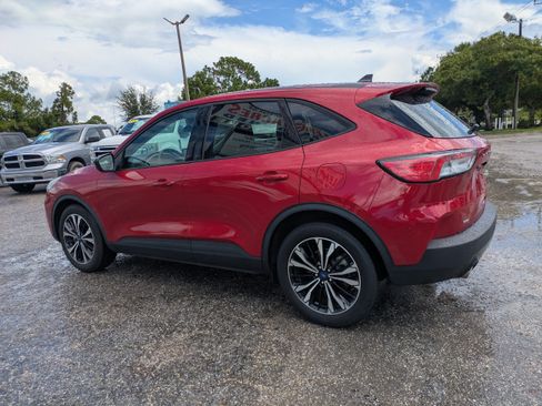 Used 2022 Ford Escape SE w/ SE Sport Appearance Package FWD image 6