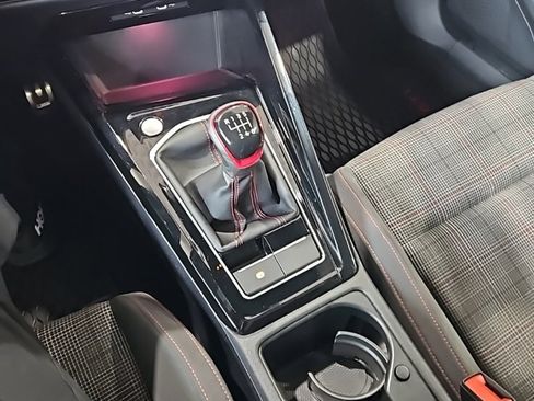 Used 2024 Volkswagen GTI SE image 33