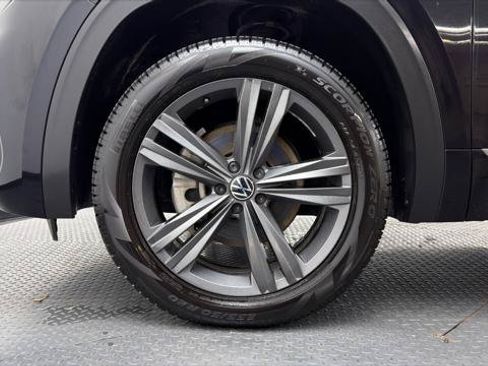 Used 2022 Volkswagen Atlas Cross Sport SEL R-Line AWD/4WD image 40