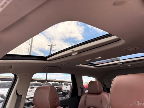 Used 2019 Buick Enclave Avenir FWD image 22