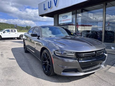 Used 2018 Dodge Charger SXT w/ Blacktop Package image 1