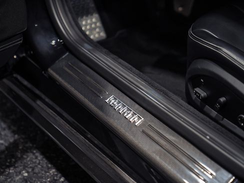 Used 2018 Ferrari 812 Superfast RWD image 31