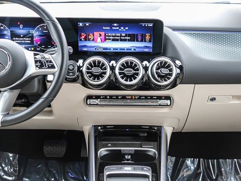 Certified 2025 Mercedes-Benz GLA 250 4MATIC image 13