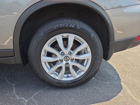 Used 2018 Nissan Rogue SV AWD/4WD image 26