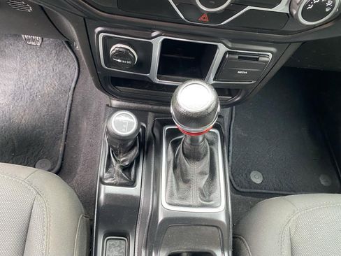 Used 2019 Jeep Wrangler Sport AWD/4WD image 14
