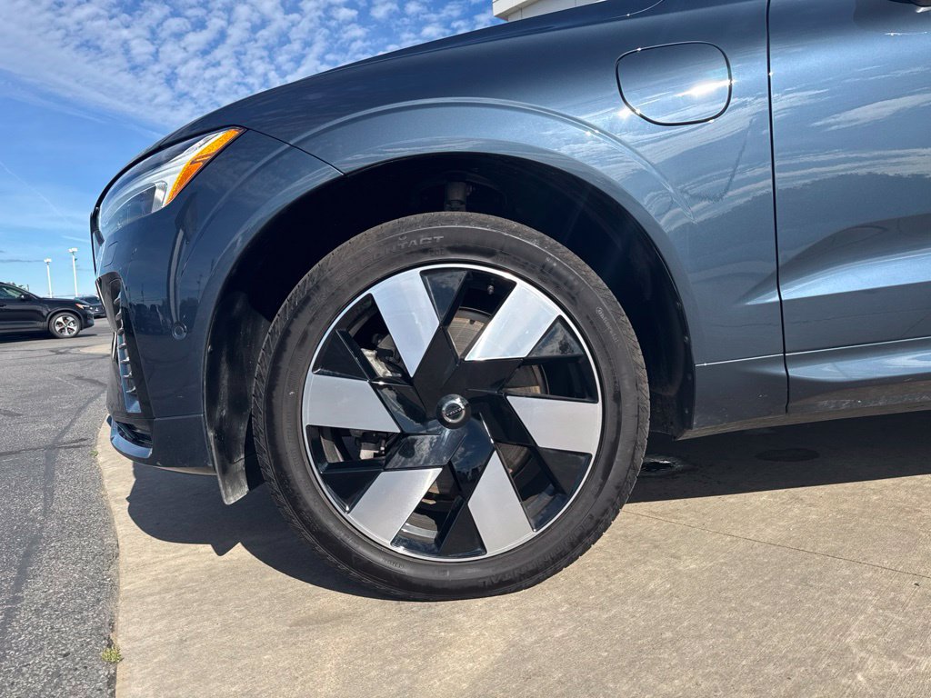 Certified 2025 Volvo XC60 T8 Plus w/ Protection Package Premier AWD/4WD image 9