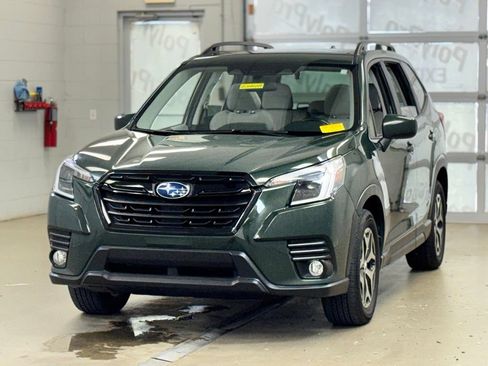 Used 2022 Subaru Forester Premium AWD/4WD image 3