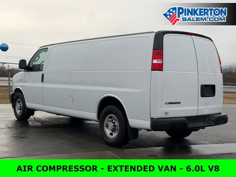 Used 2020 Chevrolet Express 3500 Extended w/ Driver Convenience Package RWD image 3