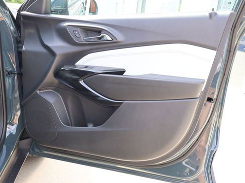 New 2026 Chevrolet Trax LT w/ LT Convenience Package FWD image 30