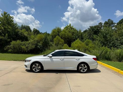 Used 2018 Honda Accord EX image 2