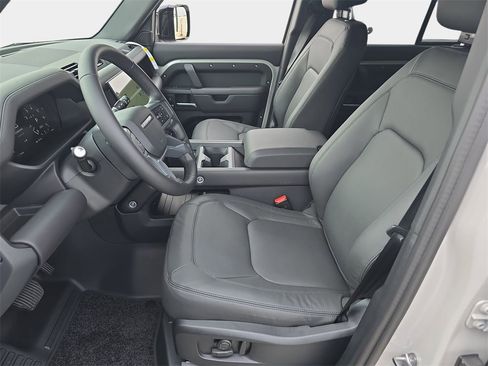 New 2026 Land Rover Defender 110 X-Dynamic SE image 15
