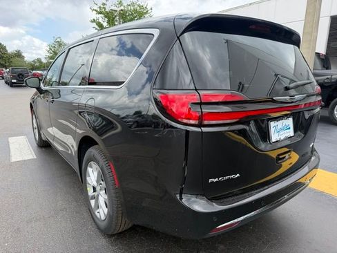 New 2026 Chrysler Pacifica Select AWD/4WD image 8