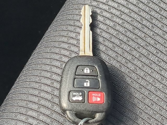Used 2017 Toyota Camry SE FWD image 31