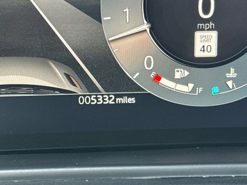 Certified 2025 Land Rover Range Rover Velar Dynamic SE image 31