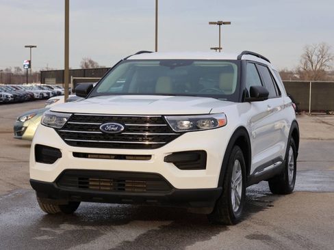 Used 2023 Ford Explorer XLT image 6
