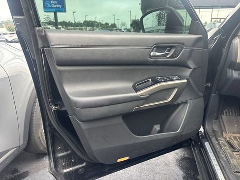 Used 2022 Nissan Pathfinder Platinum w/ Cargo Package AWD/4WD image 11