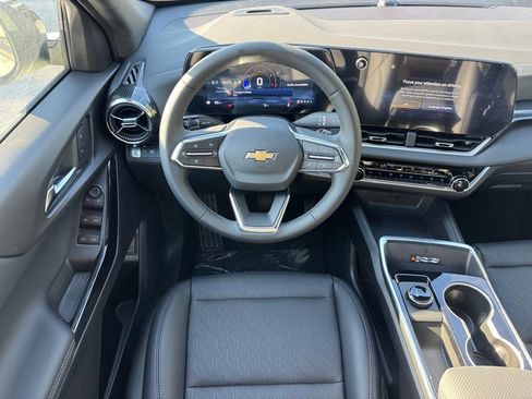 New 2026 Chevrolet Equinox LT w/ Convenience Package II FWD image 17