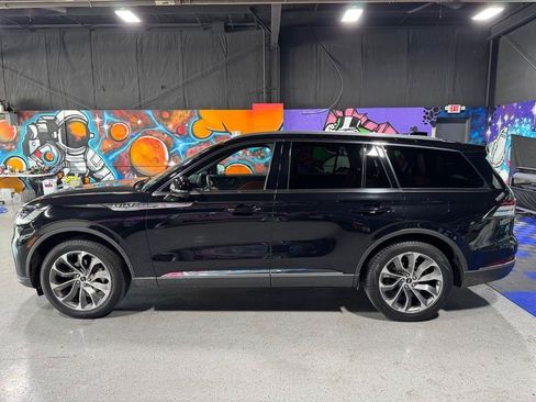 Used 2025 Lincoln Aviator Reserve AWD/4WD image 2