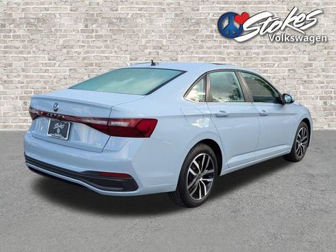 Certified 2026 Volkswagen Jetta SE FWD image 4