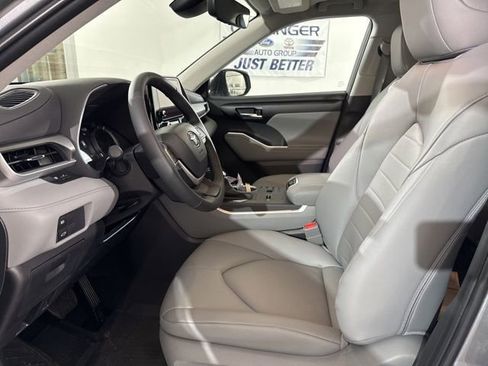 New 2026 Toyota Highlander XLE image 21