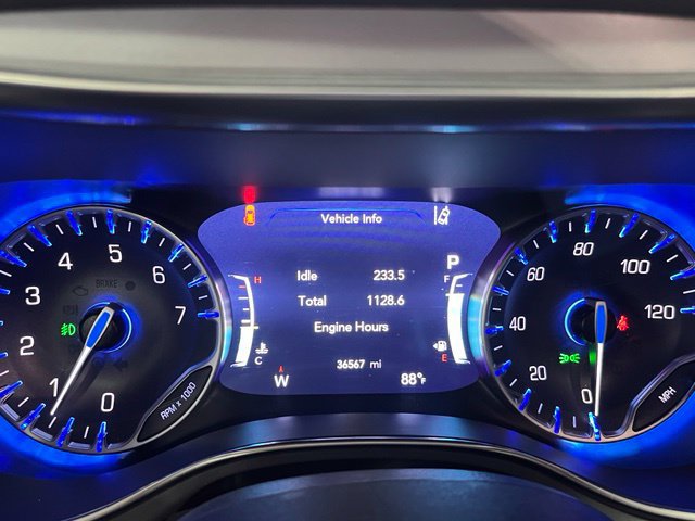 Used 2025 Chrysler Pacifica Limited FWD image 19