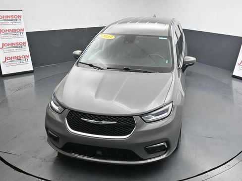 Used 2023 Chrysler Pacifica Touring-L image 26