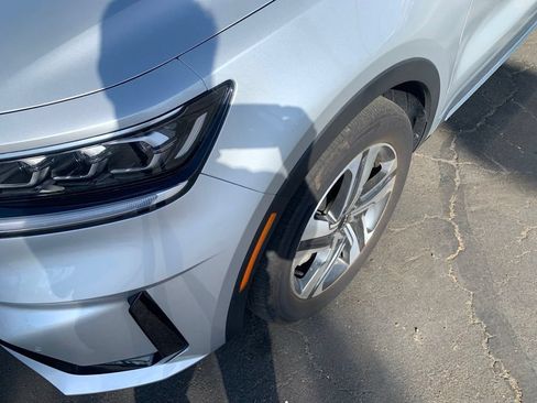 Certified 2023 Kia Sorento SX Prestige AWD/4WD image 2