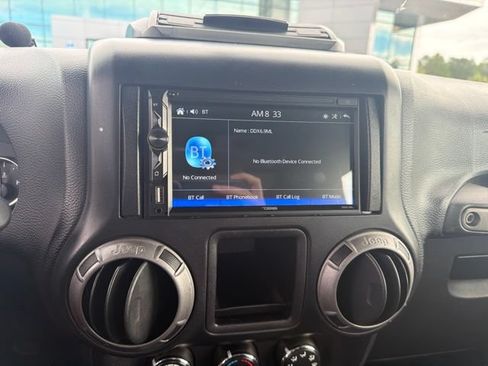 Used 2018 Jeep Wrangler Unlimited Sport w/ Connectivity Group AWD/4WD image 8