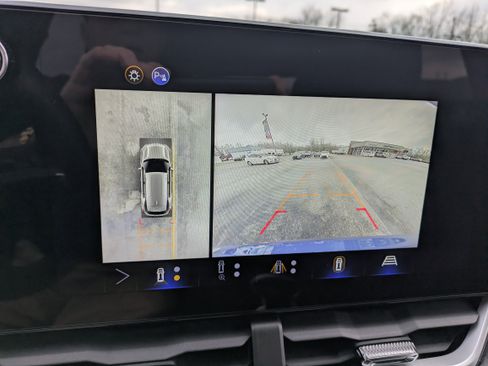 Used 2025 Chevrolet Equinox LT w/ Convenience Package II image 19