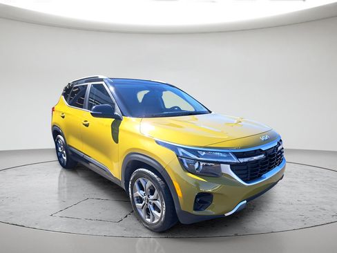 Used 2024 Kia Seltos S AWD/4WD image 1