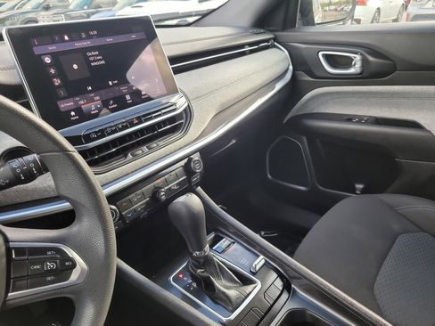 Used 2023 Jeep Compass Sport image 20