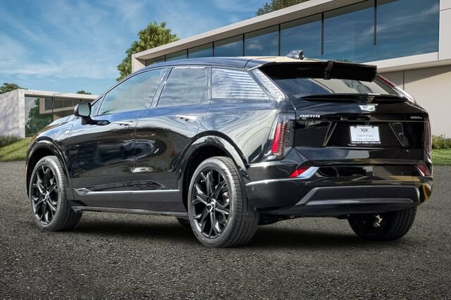 Certified 2025 Cadillac Optiq Sport 2 w/ LPO, ONYX Package AWD/4WD image 6
