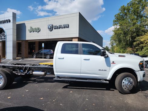 New 2026 RAM 5500 Laramie image 24