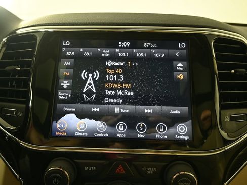 Used 2021 Jeep Grand Cherokee Limited w/ Sun & Sound Group AWD/4WD image 26