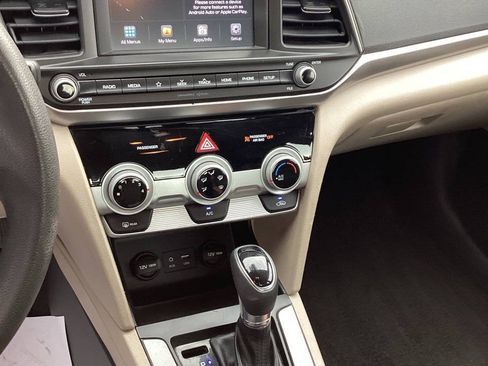 Used 2019 Hyundai Elantra SEL FWD image 17