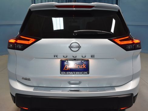 New 2026 Nissan Rogue SV w/ Cold Weather Package FWD image 23