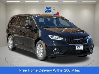 New 2026 Chrysler Pacifica Select