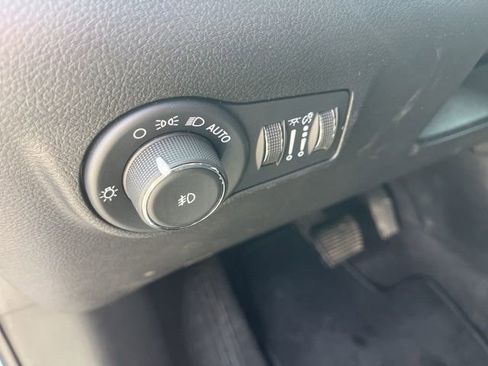 Used 2024 Jeep Compass Latitude image 13