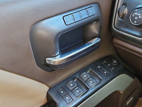 Used 2016 Chevrolet Silverado 2500 LTZ w/ LTZ Plus Package image 12