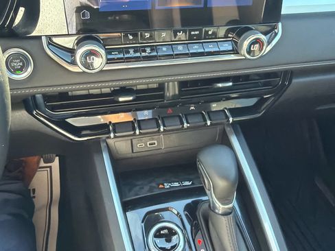Used 2024 Chevrolet Colorado LT w/ LT Convenience Package III AWD/4WD image 14