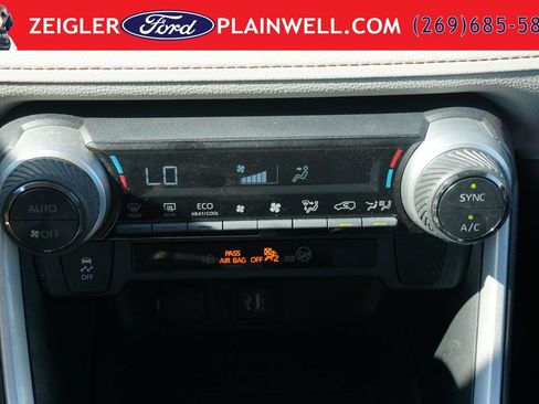 Used 2024 Toyota RAV4 XLE AWD/4WD image 20