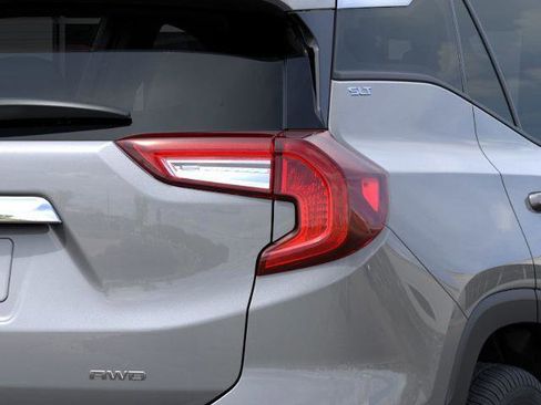 New 2024 GMC Terrain SLT w/ Infotainment Package II image 11