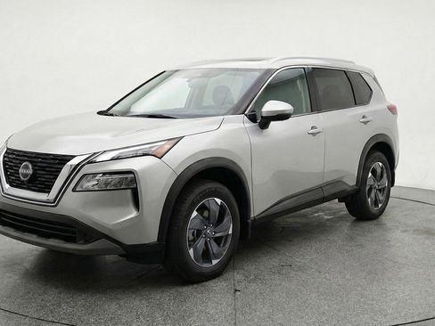 Used 2025 Nissan Rogue SV image 3