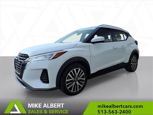 Used 2021 Nissan Kicks SV image 3