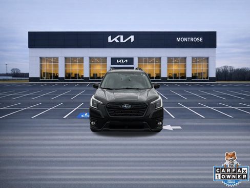 Used 2023 Subaru Forester Premium image 2